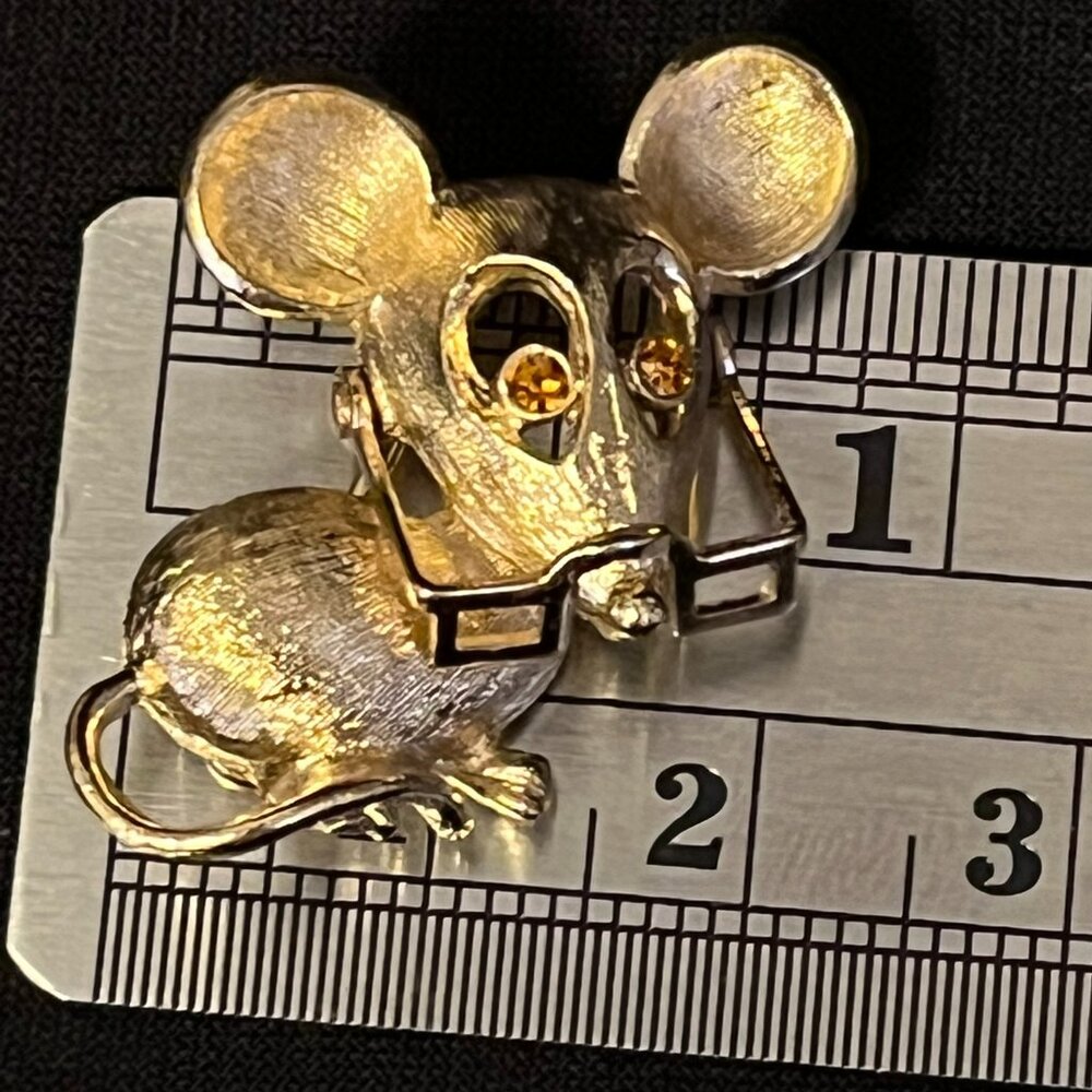 Vintage Avon Mouse Brooch with Hinged Glasses – Gold‑Tone – Collectible - Picture 9 of 10